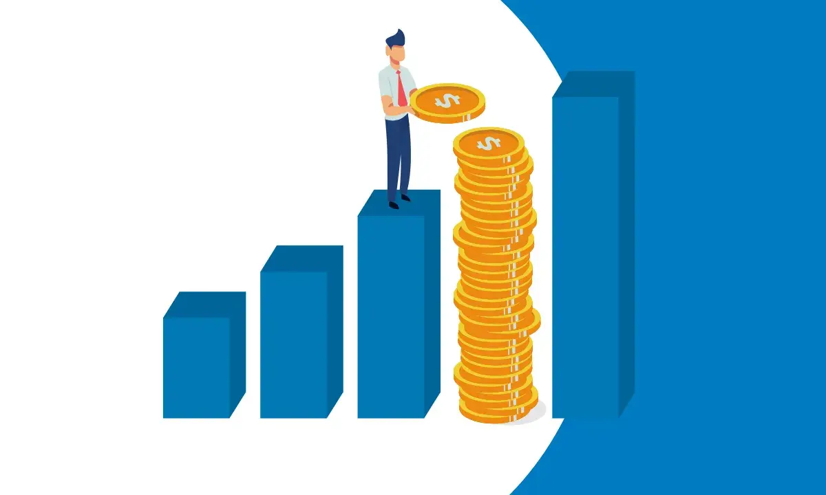 Mężczyzna w garniturze, jako customer success manager, układa monety na rosnącym wykresie, symbolizując sukces finansowy.