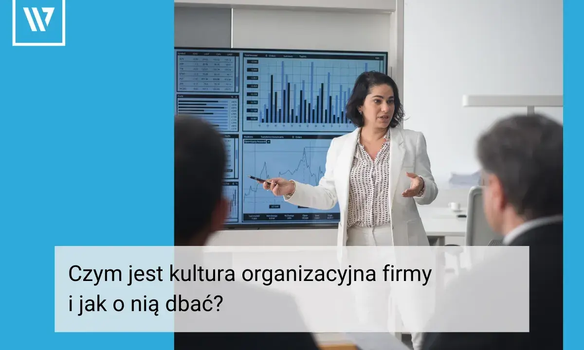 Kobieta w białej marynarce prezentuje wykresy, omawiając kluczowe aspekty kultury organizacyjnej firmy.
