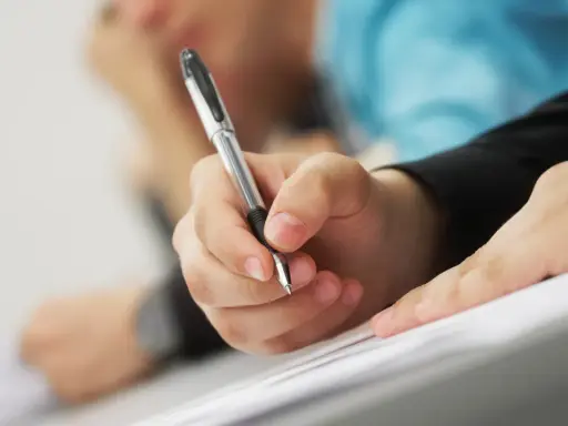 Ile razy można poprawiać egzamin zawodowy? Bez limitu, ale z zasadami!