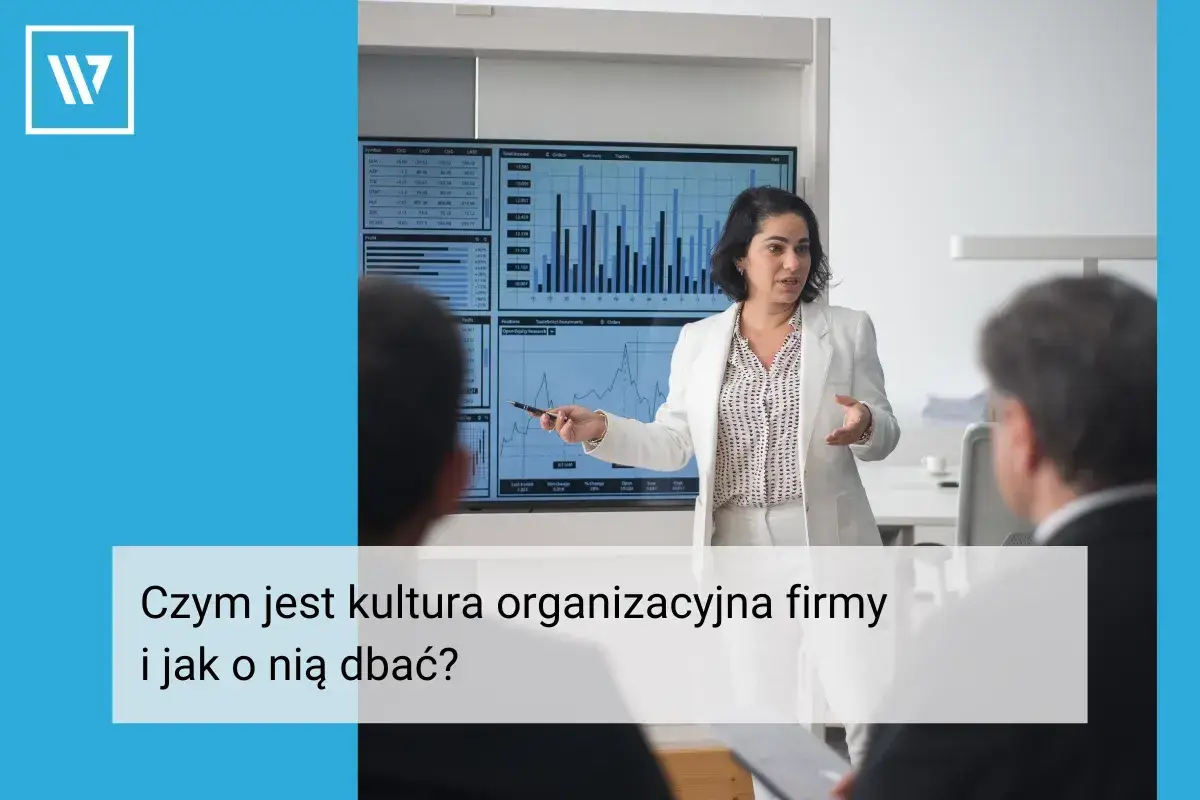 Kobieta w białej marynarce prezentuje wykresy, omawiając kluczowe aspekty kultury organizacyjnej firmy.